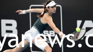 Emma Raducanu playing tennis 