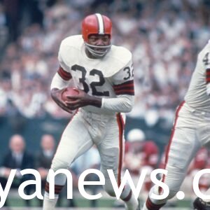 Jim Brown playing football