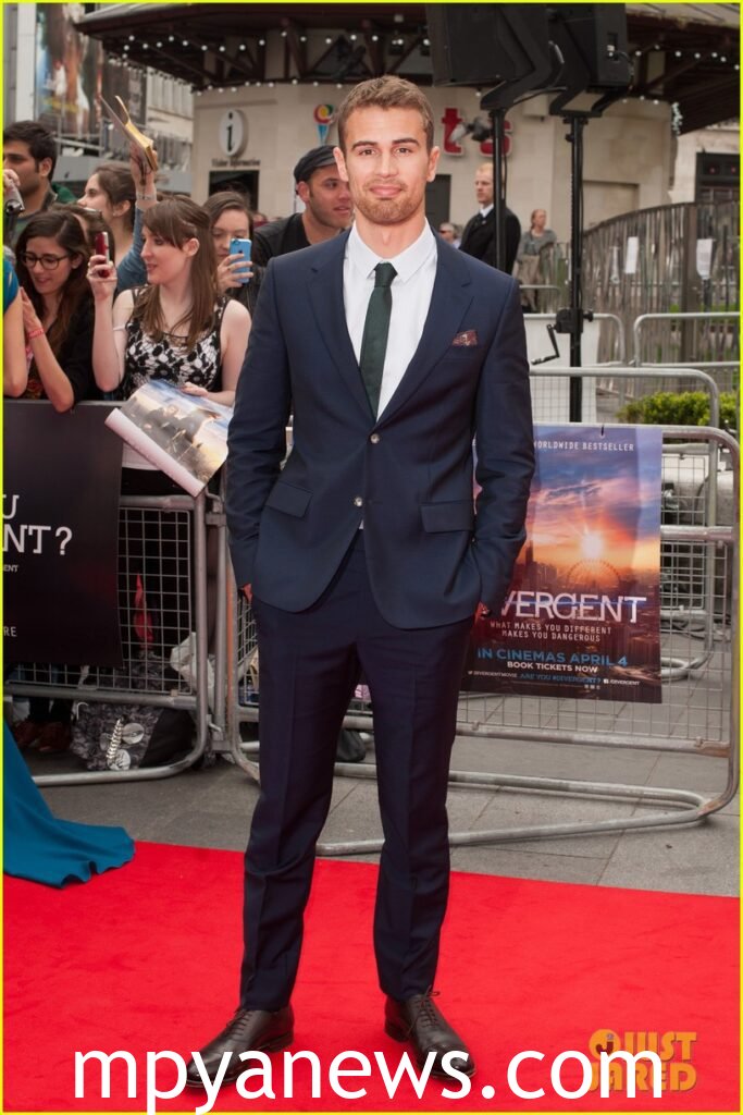 Theo James at the red carpet