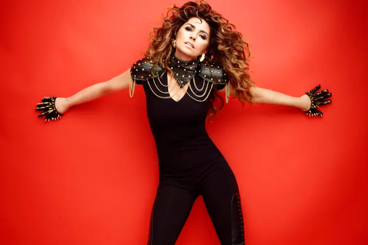 Shania Twain looks nice