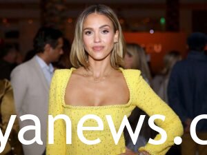 Jessica Alba looks nice