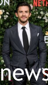Jonathan Bailey looks nice
