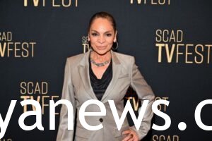 Jasmine Guy looks nice