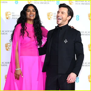 simone-ashley-jonathan-bailey-bridgerton-couple-bafta