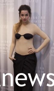 Ana de Armas looks beautiful