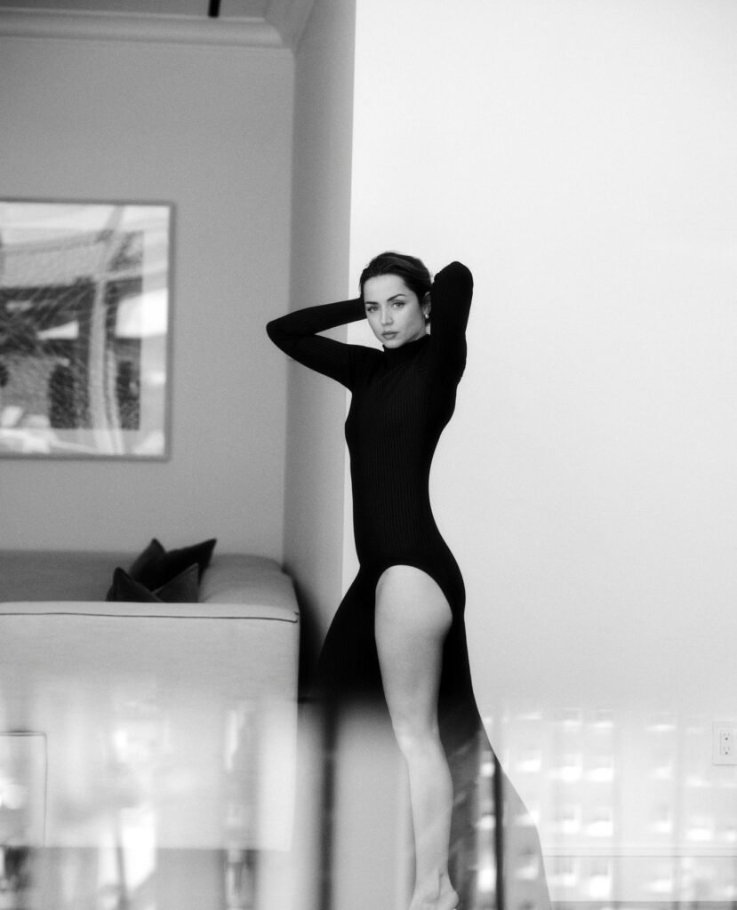 hot in black: Ana de Armas Hot Dresses