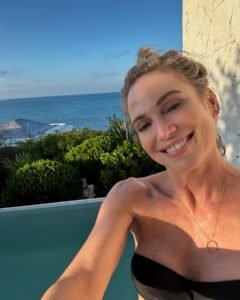 hot Amy Robach Bikini 