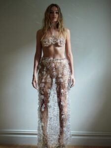 Margot Robbie Hot Outfits! 5 of the Most Daring Ones 7 Margot Robbie Hot Outfits! 5 of the Most Daring Ones sexy Margot Robbie Hot Outfits