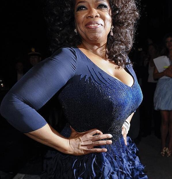 Slaying at 70! 7 Best Fashion Outfits By Oprah Winfrey 9 lovely Oprah Winfrey