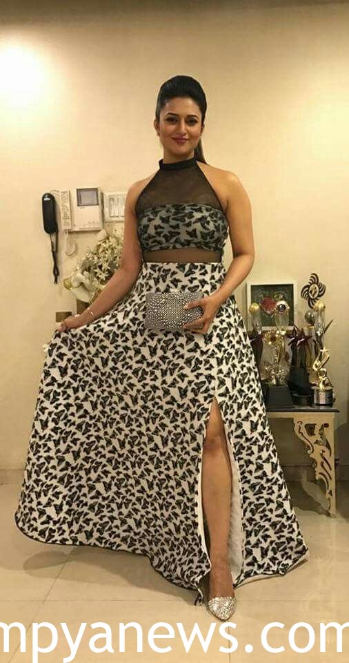 Divyanka Tripathi hot dresses