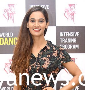 Mukti Mohan looks nice