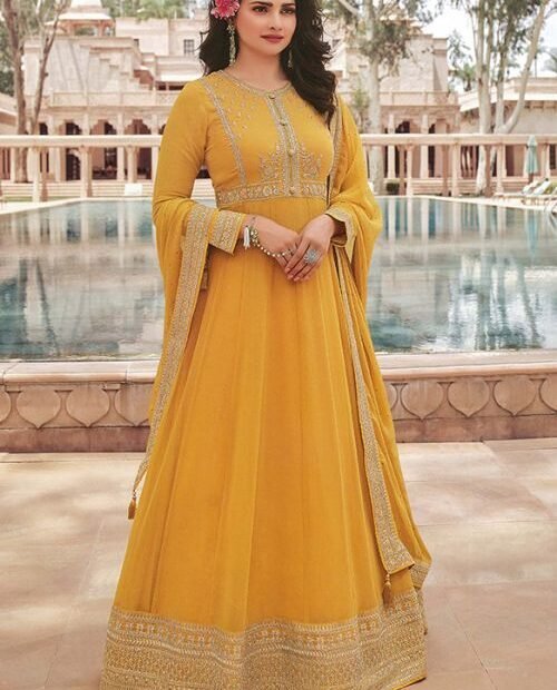 Prachi Desai looks good