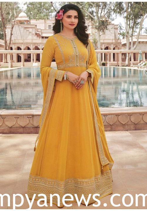 Prachi Desai looks good
