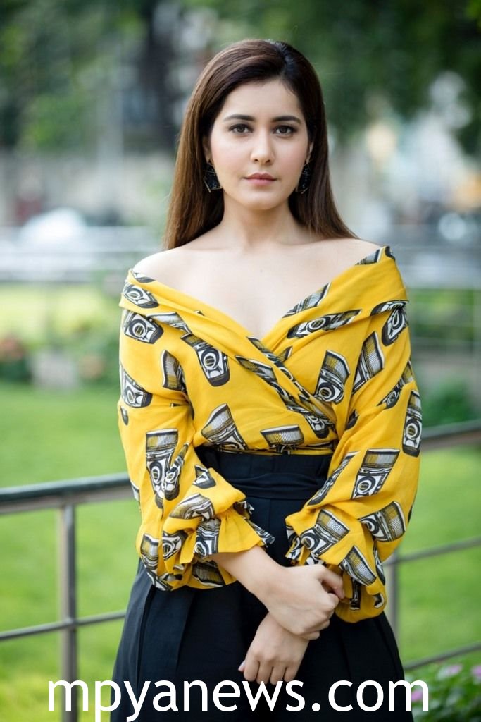 Rashi Khanna hot fashion dress