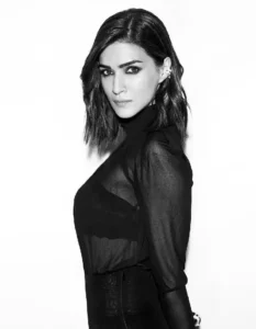 Kriti Sanon hot black look