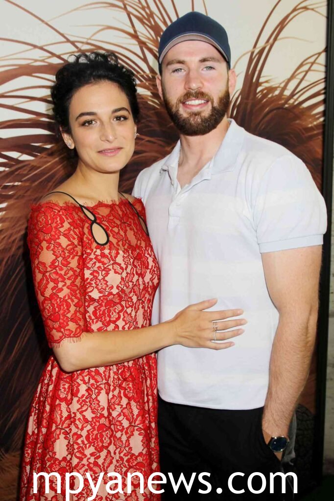 Chris Evans and Jenny Slate