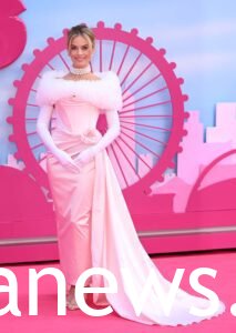 Margot Robbie red carpet dress