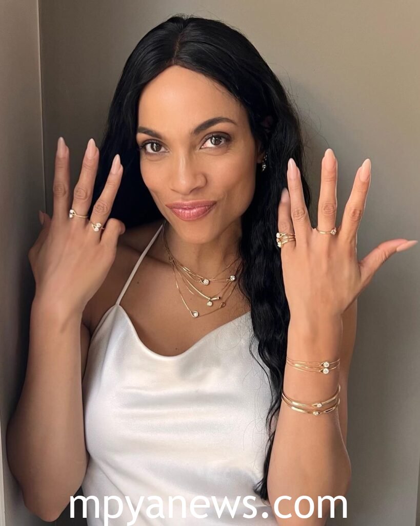 hot Rosario Dawson Bio