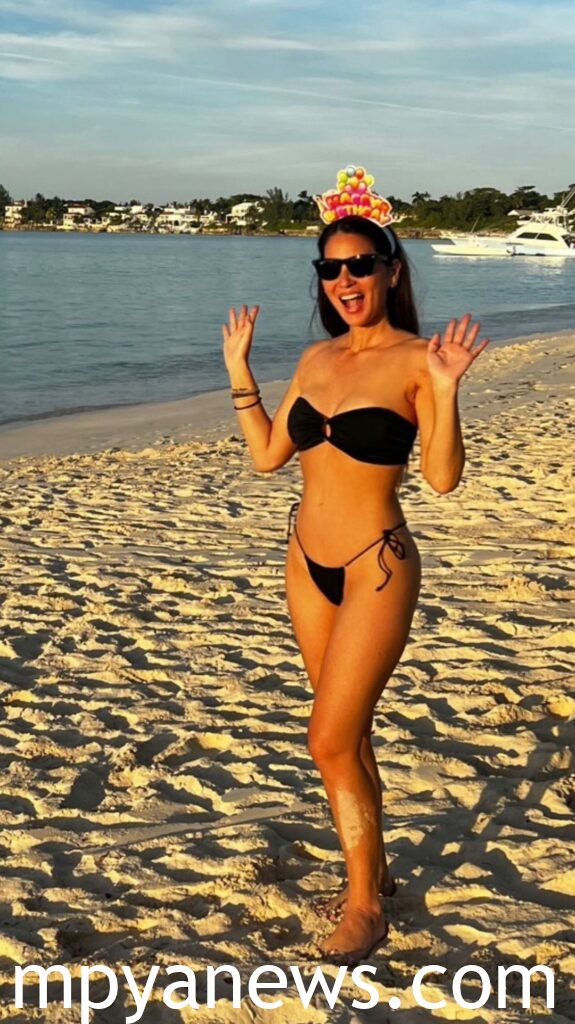 Olivia Munn bikini