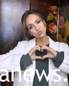 unique hairstyle Jessica Alba