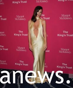sleek hot Emily Ratajkowski Nude Dresses