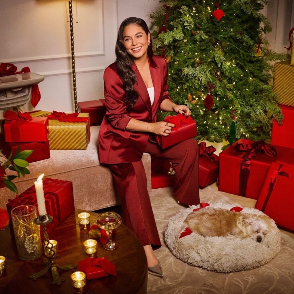 Vanessa Hudgens: sexy in red