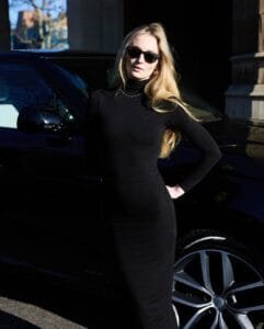Sophie Turner:in black