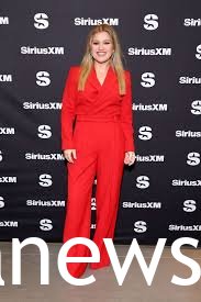 Kelly Clarkson in a nice power suit