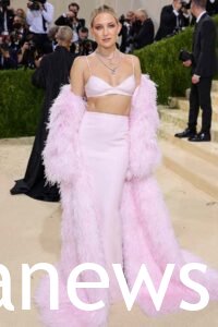 Kate Hudson red carpet 