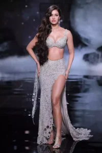Stylish Disha Patani:hot and sexy