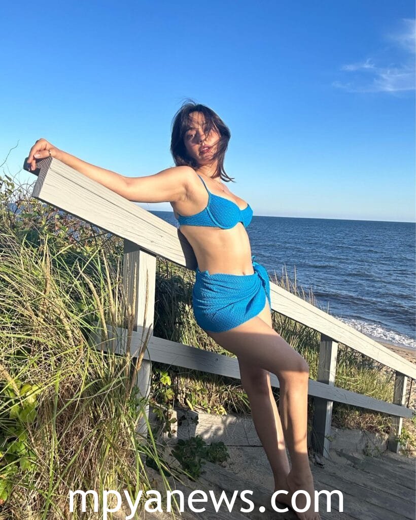 Neha Sharma Bikini sexy