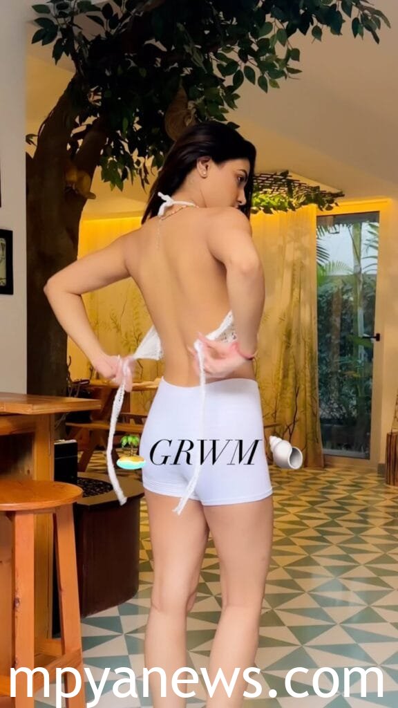 stylish in shorts: Surbhi Rathor sexy