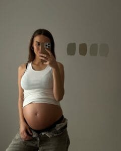  Lucy Watson's Pregnancy: looking good on a vest