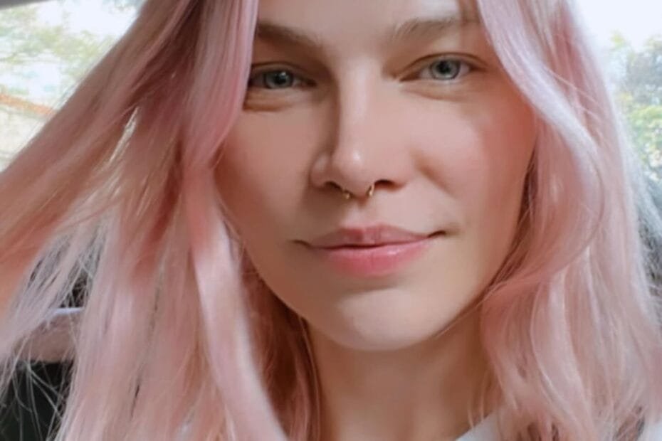 Aline Weber: on a white,red hair