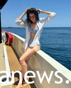 hot bikini: Karishma Tanna bikini 