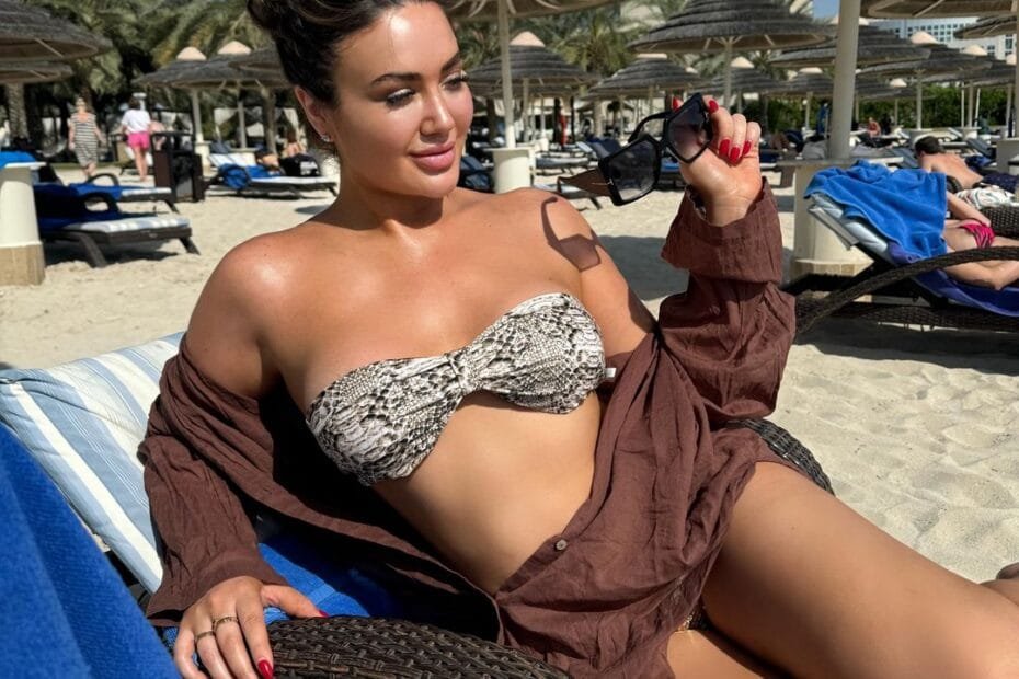 Frankie Sims: on a hot bikini