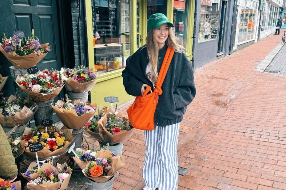 Zoe Sugg Bio: nice fashion outfit