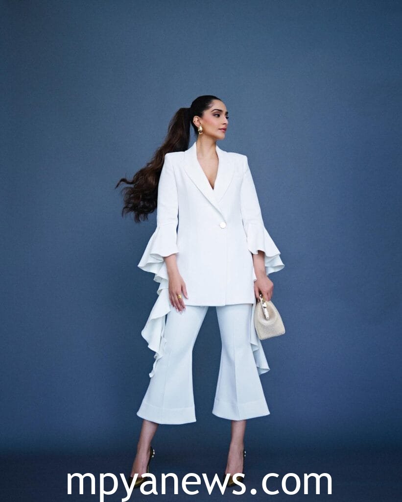 hot Sonam Kapoor Casual