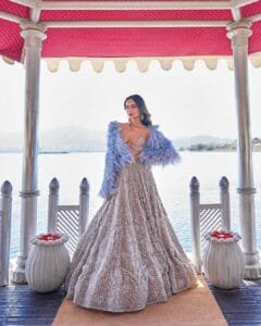 Manushi Chhillar Fashion:looking good
