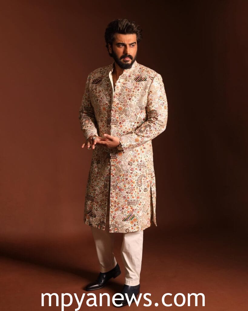Stylish Arjun Kapoor in indian outfit