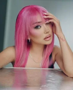 hot: Nikita Dragun makeup