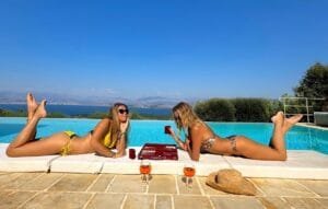 Amanda Holden Bikini: in a hot bikini