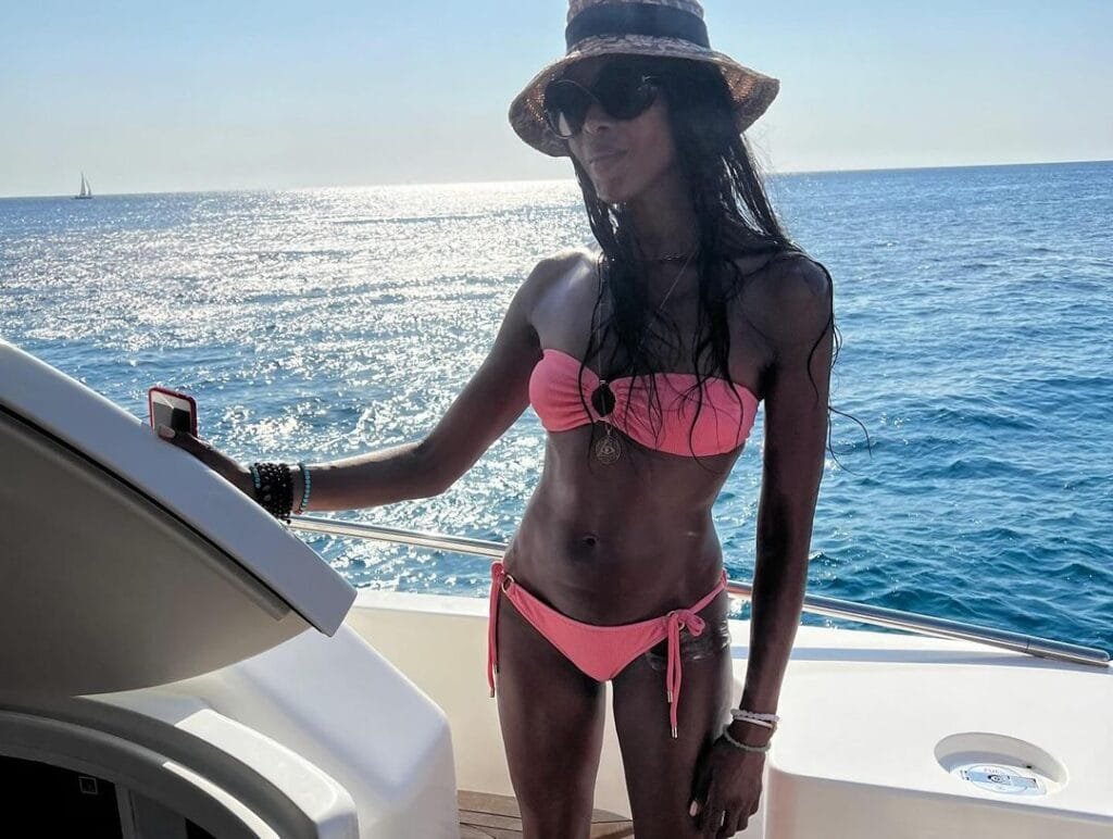 Naomi Campbell Bikini: in a pink hot bikini