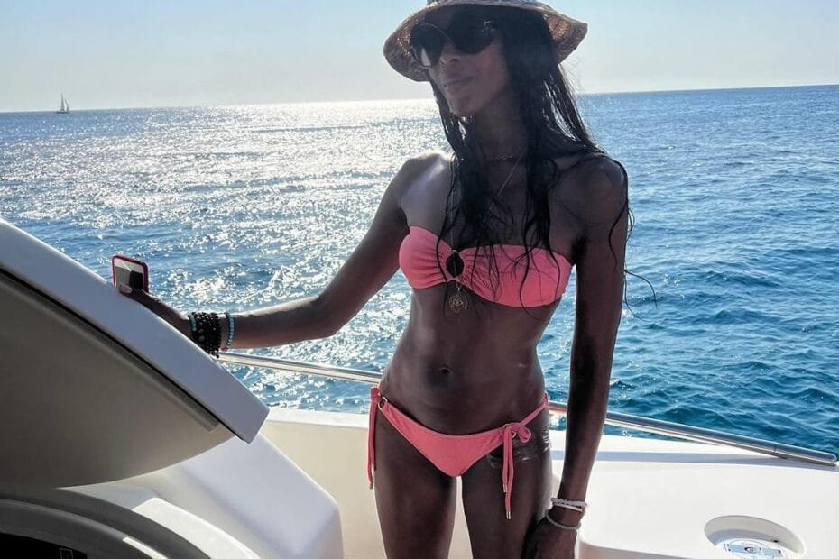 Naomi Campbell Bikini: in a pink hot bikini