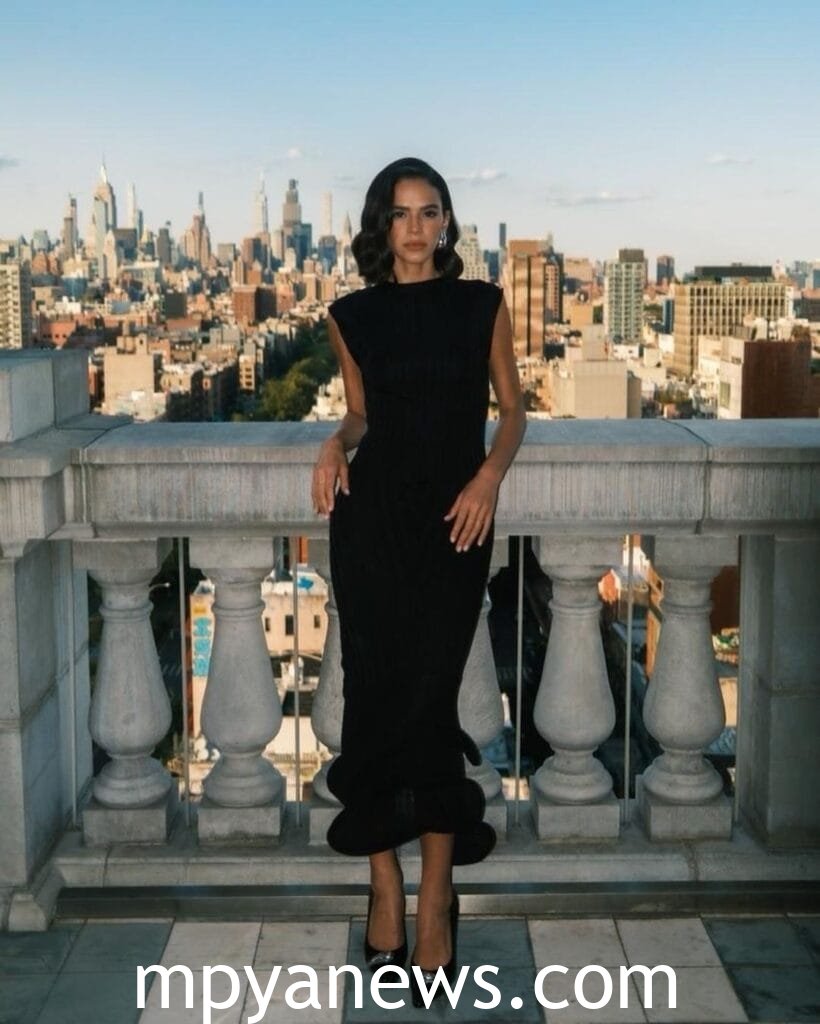 Bruna Marquezine: view