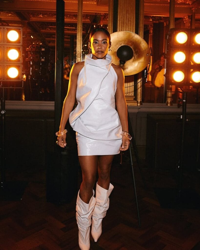 Alex Scott nude:in white