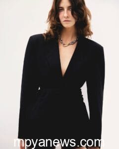 Cris Herrmann bio: on a black outfit