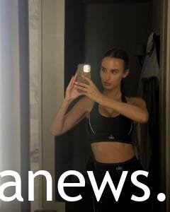 Lucy Watson Bikini: phone