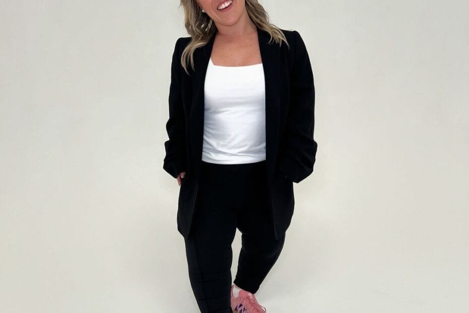 Ellie Simmonds Facts: in a black outfit