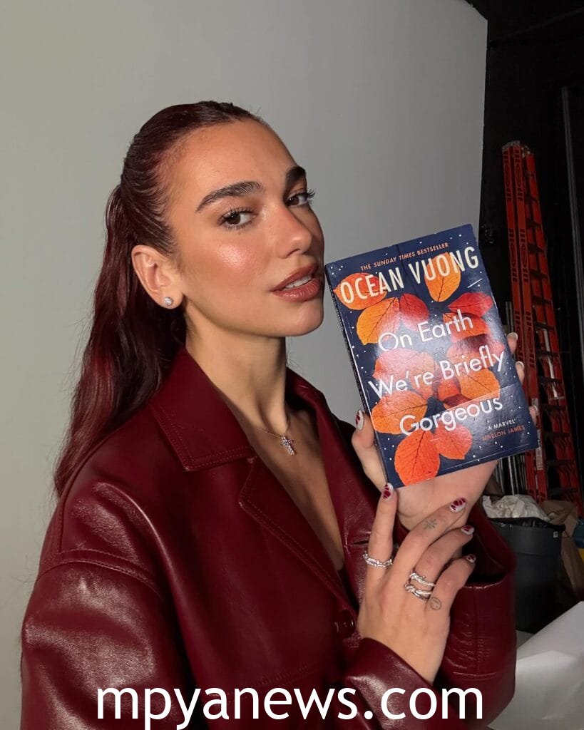 Dua Lipa Hobbies : reading